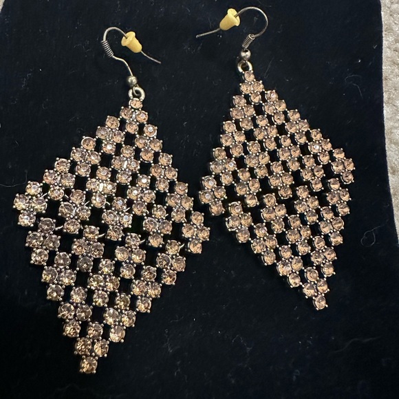 Fashion Earrings - Picture 2 of 2